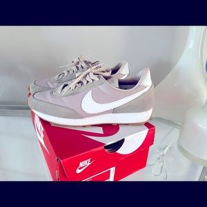 Women’s Nike Day Break